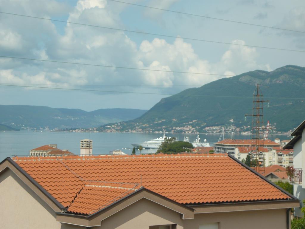 Apartments Kuc Tivat Bagian luar foto